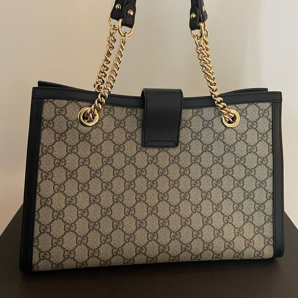 Authentic Gucci GG Supreme Medium Shoulder Bag - Picture 4 of 13